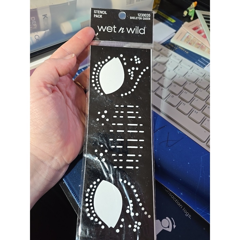 Wet N Wild Face and Body Stencil Pack Skeleton Queen NIPS 1230035 Black & White